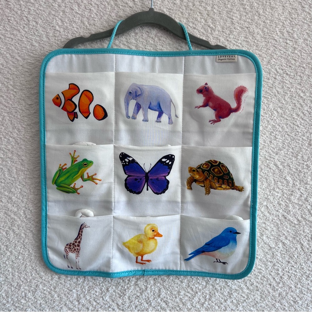 Lovevery Quilted Critter Pockets 9 Pockets Organic Cotton White Blue Matching